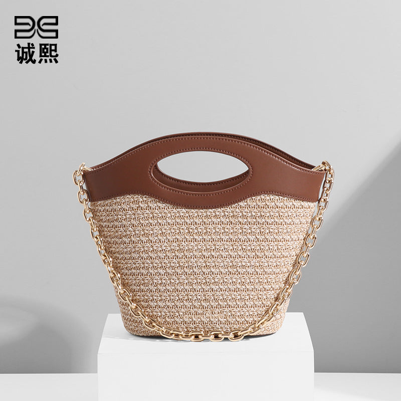 2025新款春夏流行假日沙滩包女撞色斜挎包质感手提水桶编织草编包