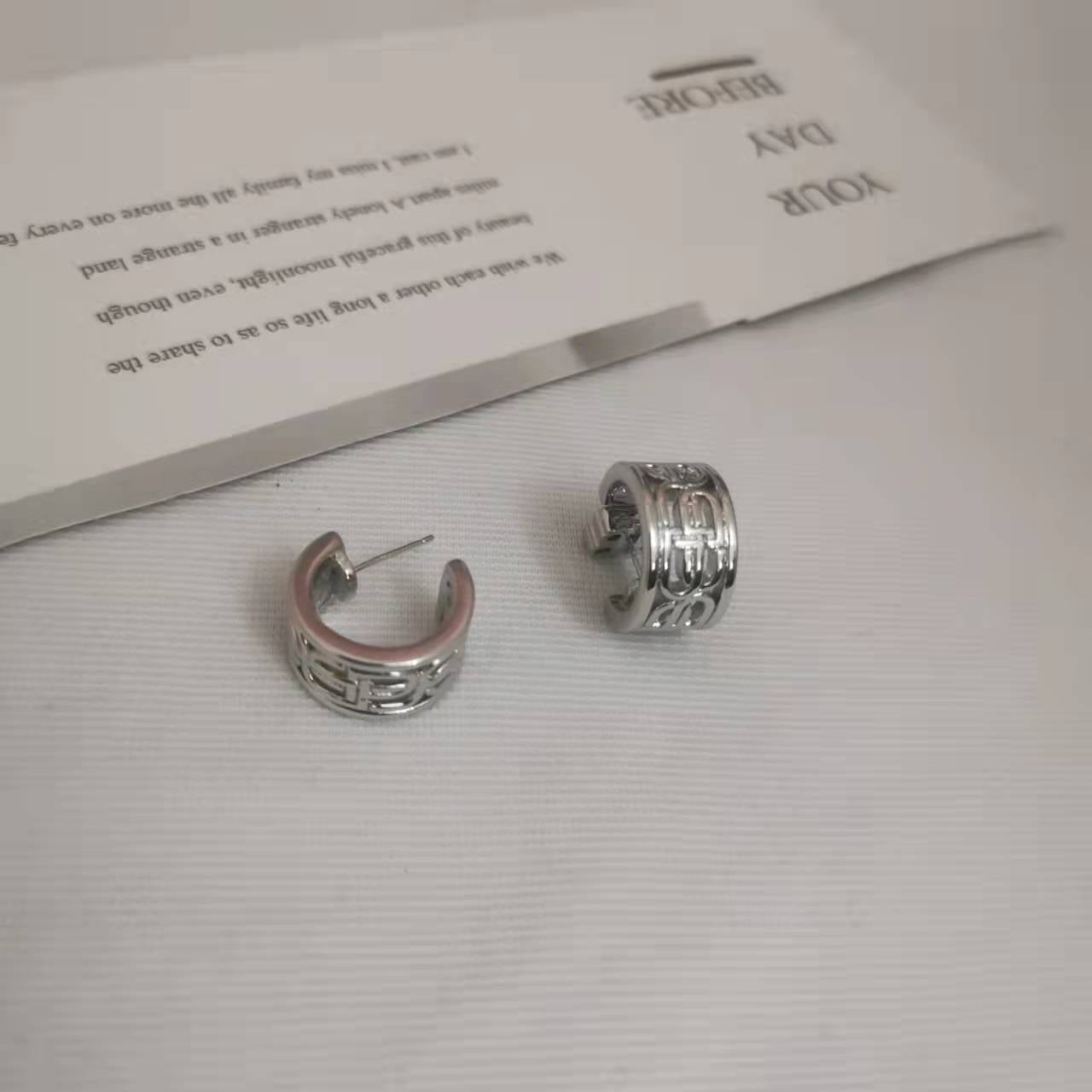 B家21新款C形耳钉女双B耳饰高级感气质小众耳饰光面镀金字母耳环