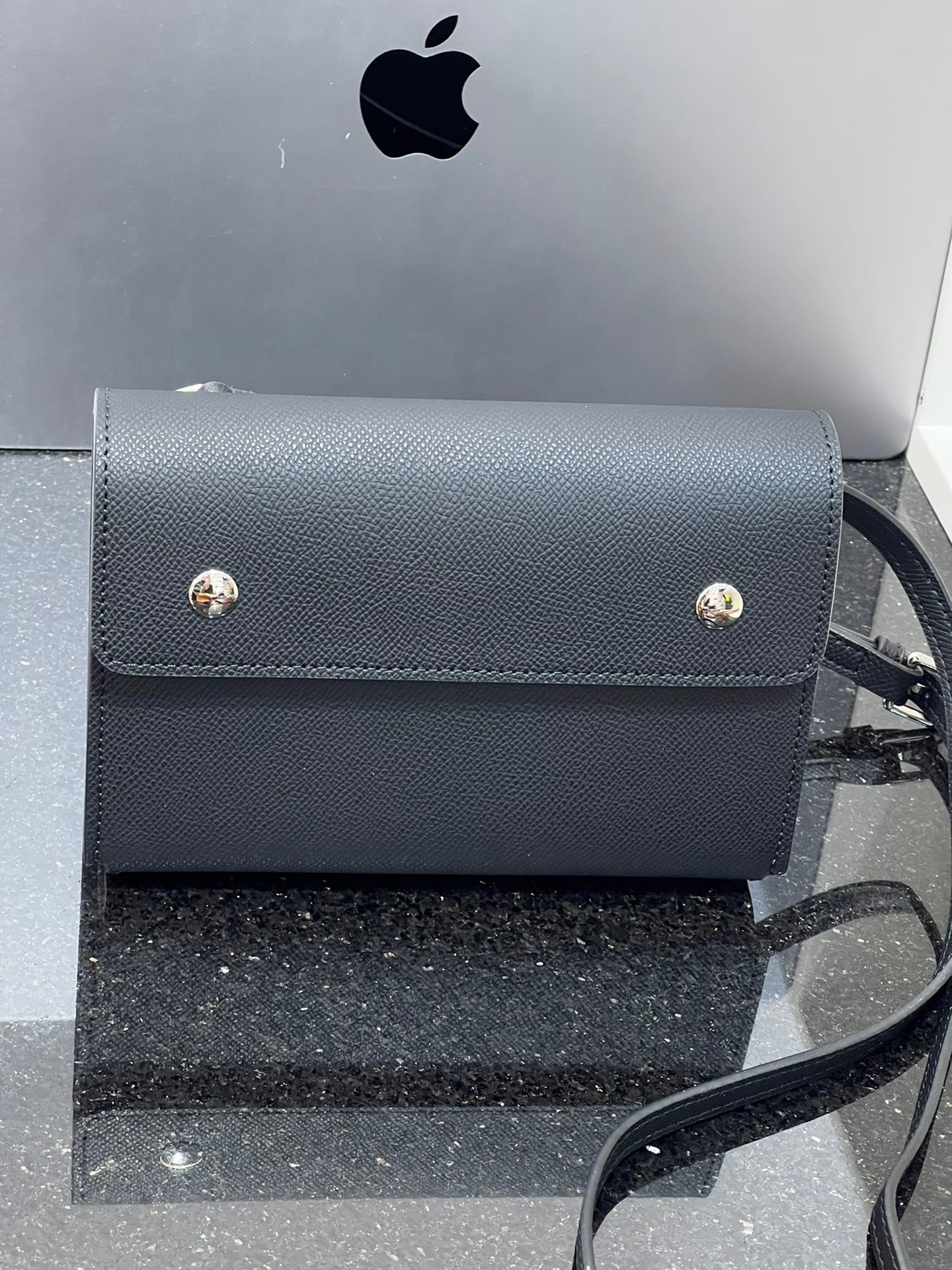 2024新款真皮中古款小腰包女手掌纹小方包简约通勤肩斜挎信封包潮