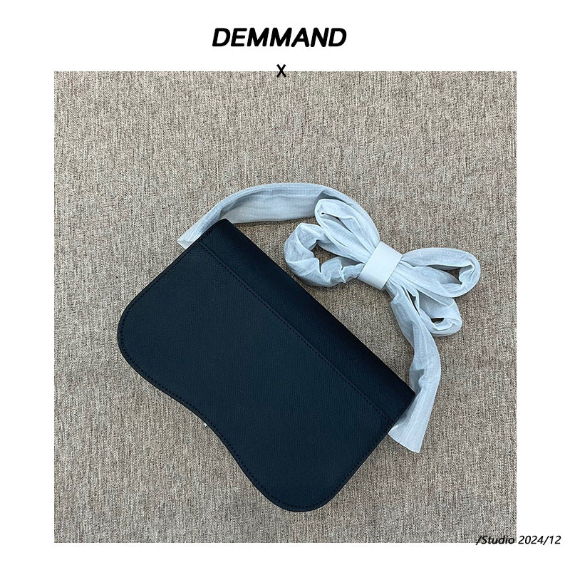 2024新款女手掌纹真皮翘臀包单肩斜挎百搭马鞍包横版蜜臀屁股包包