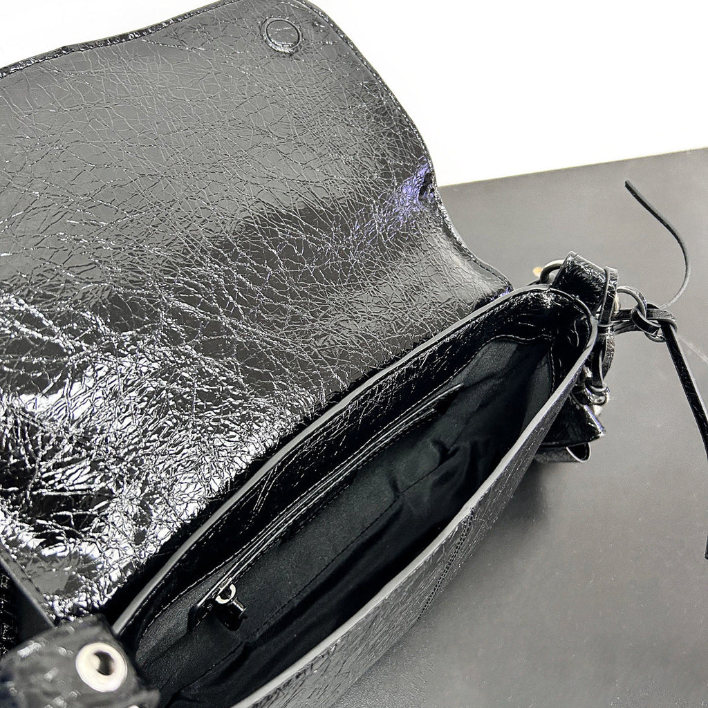 2023春季新款网红同款翻盖机车包复古铆钉休闲百搭相机包斜挎包包