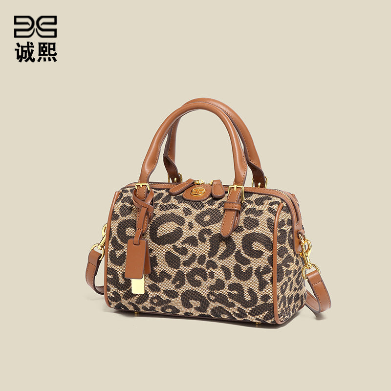 复古通勤女包大容量波士顿包2023秋冬新款网红直播货源豹纹枕头包