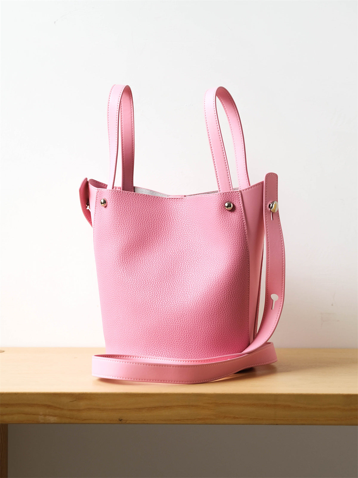 出口女包外贸尾单简约百搭款时尚休闲斜挎真皮水桶包腋下包子母包