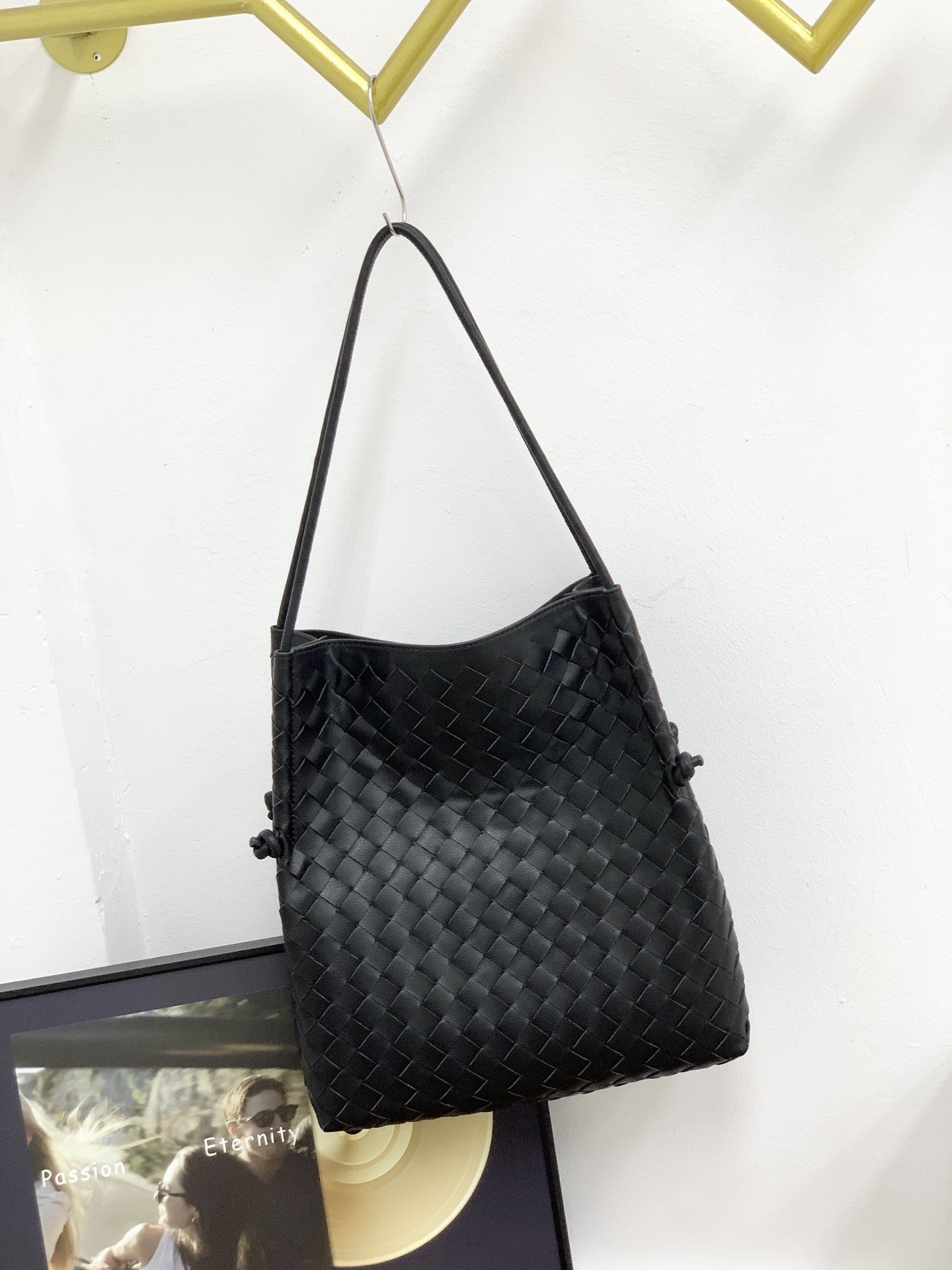 2024春夏季新款牛皮女包菜篮子编织大容量单肩斜挎手提包包编织女