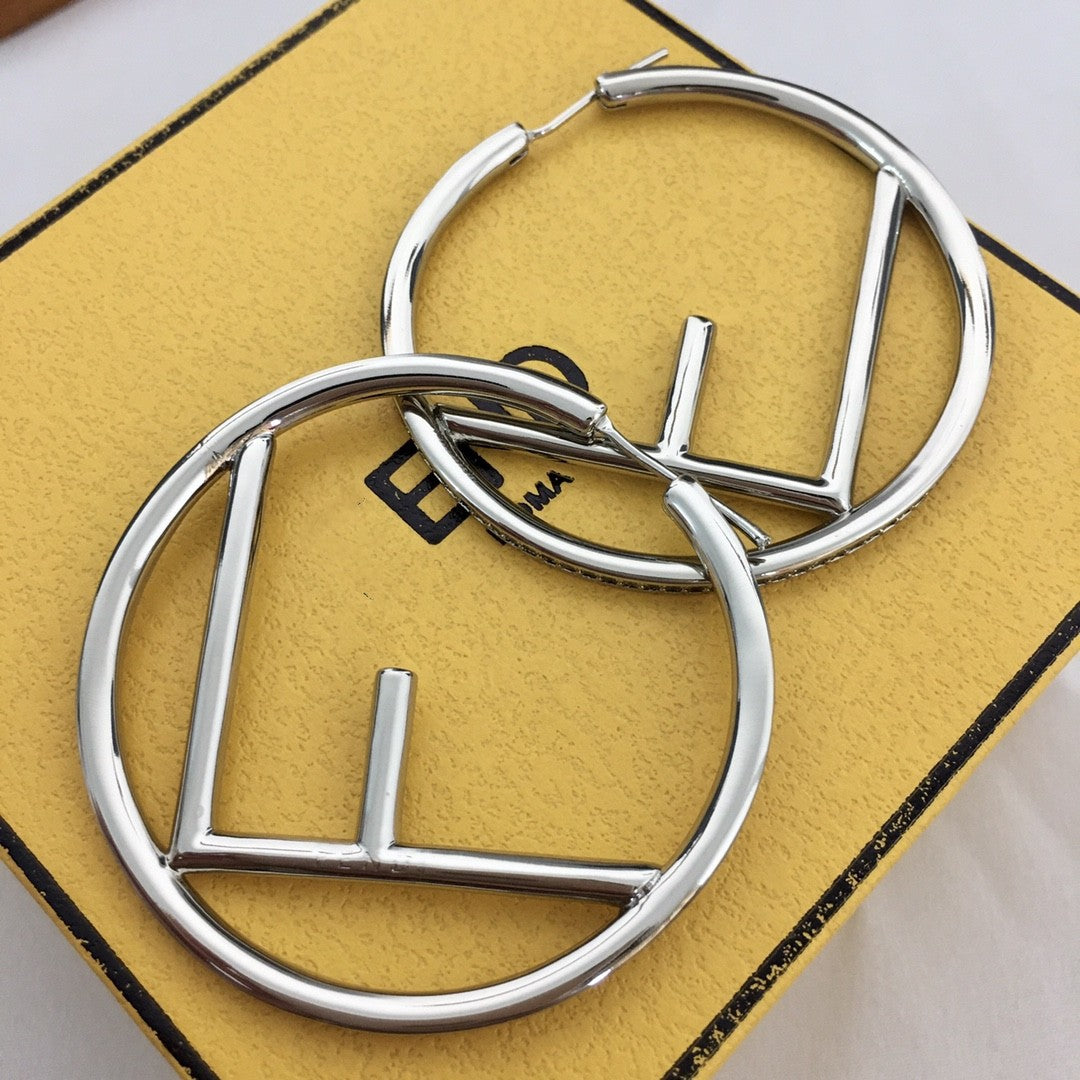 新款小众设计F字母圆圈耳环女高级感个性气质欧美风镶钻耳圈批发