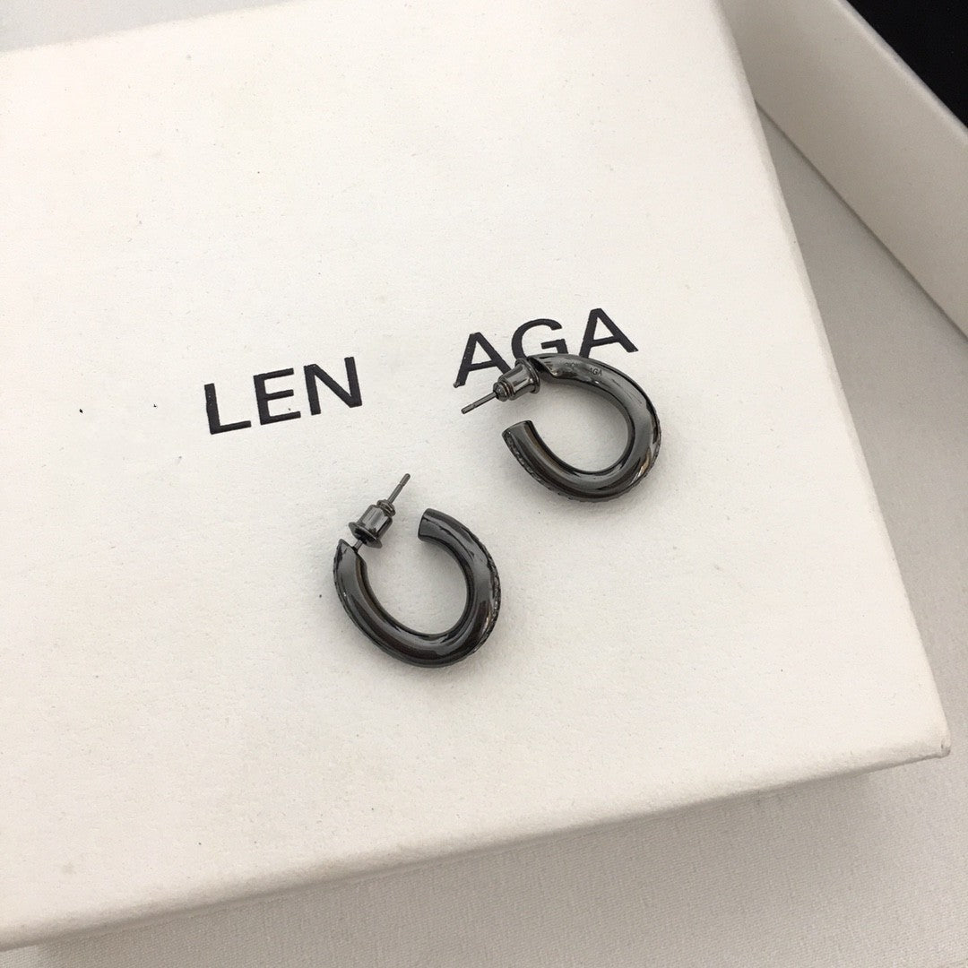 巴黎家21新款BB枪黑色U形不规则耳钉女高级感气质镶钻几何形耳环