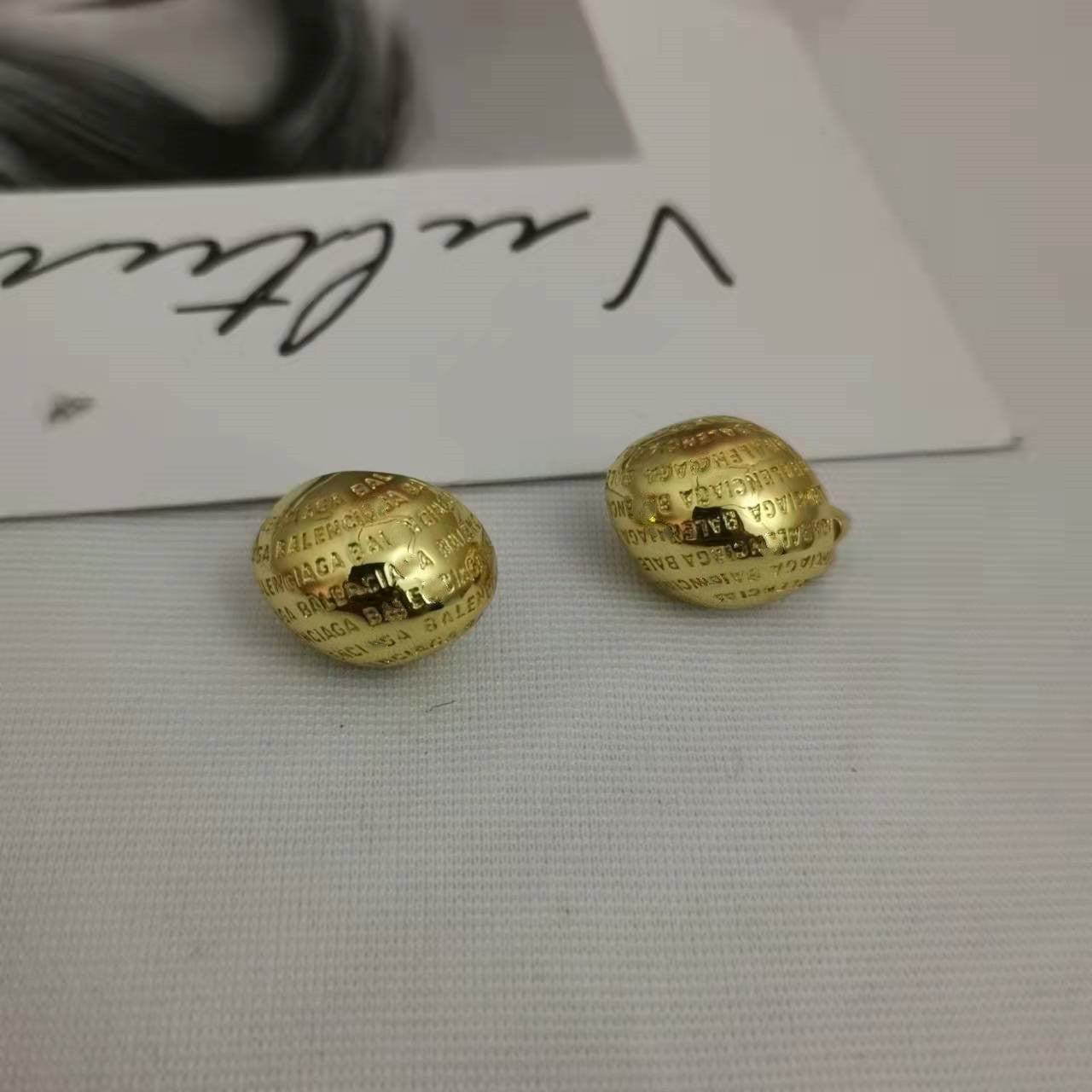 B家21新款蛋形字母耳钉女高级感气质港风镀金几何形光身圆球耳环